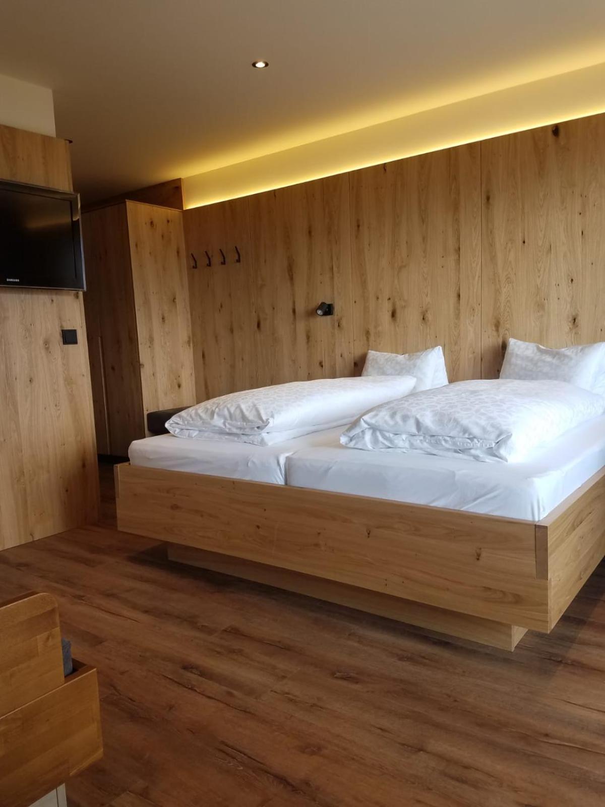 Aparthotel Hohe Bruecke ميترسل المظهر الخارجي الصورة